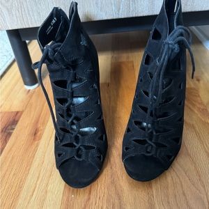 Chinese Laundry Size 6 black tie up heels